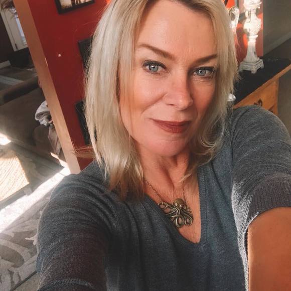 Meet your Posher, Lynne - Picture 1 of 1